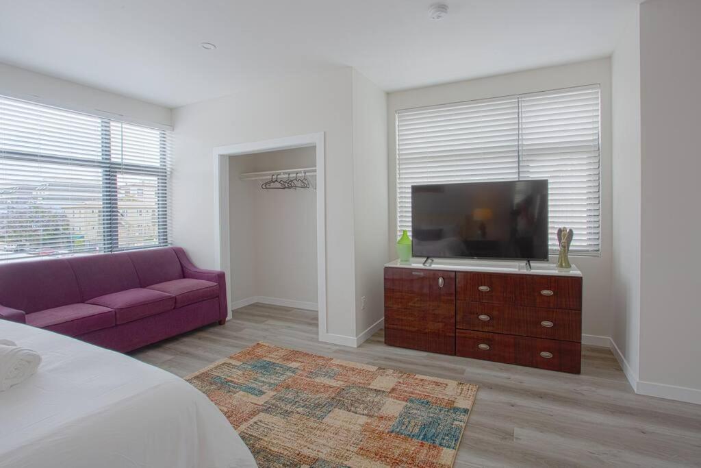 Comfy Studio With Cali King Size Mattress San Diego Bagian luar foto