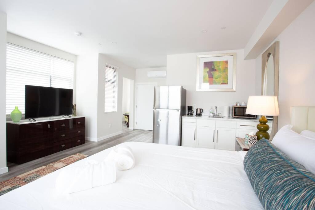 Comfy Studio With Cali King Size Mattress San Diego Bagian luar foto