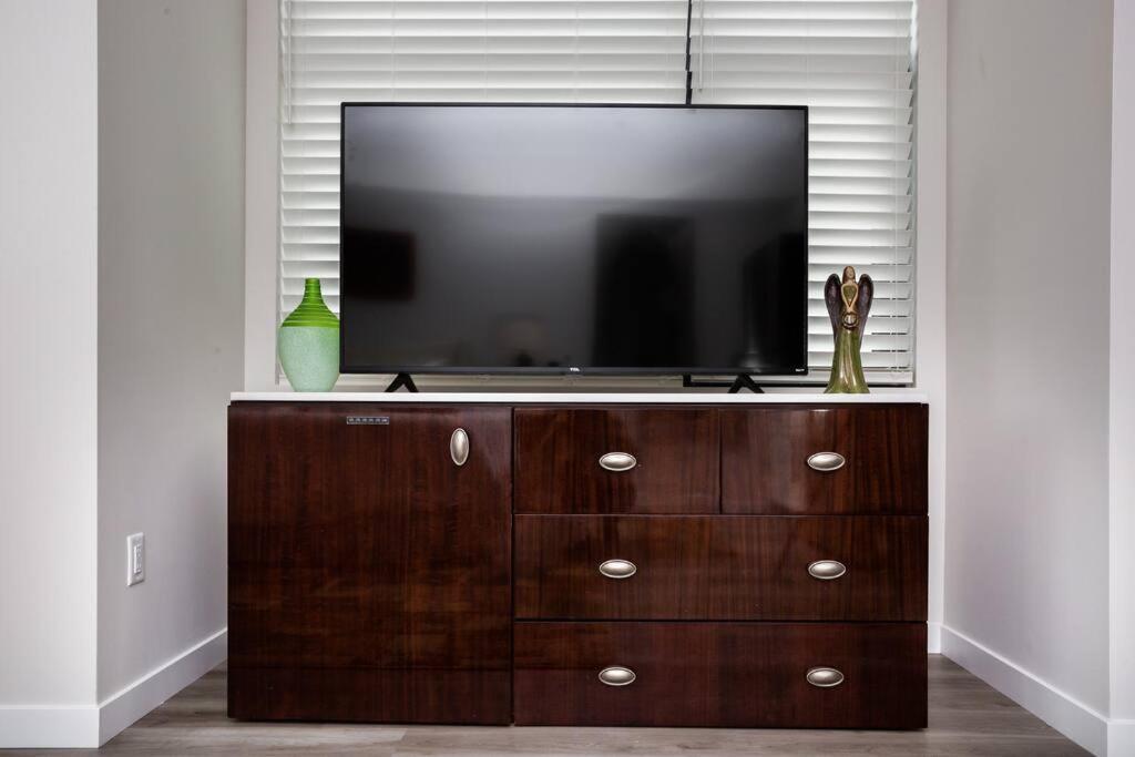 Comfy Studio With Cali King Size Mattress San Diego Bagian luar foto