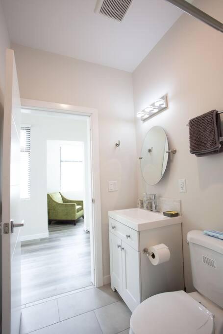 Comfy Studio With Cali King Size Mattress San Diego Bagian luar foto
